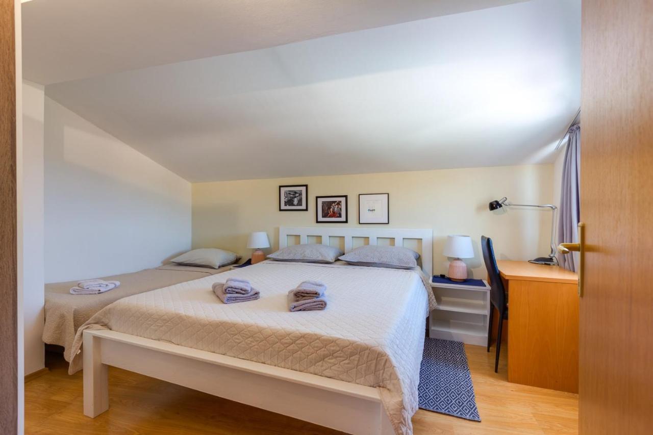 Apartments Valeria, 木洛希尼 外观 照片